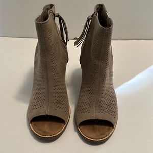Toms tan 8.5 Majorca open toe heeled booties